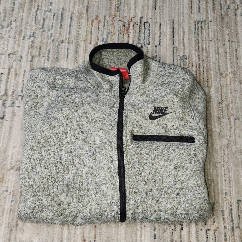 Nike Gray and Green Jacket with Full-Zip Design